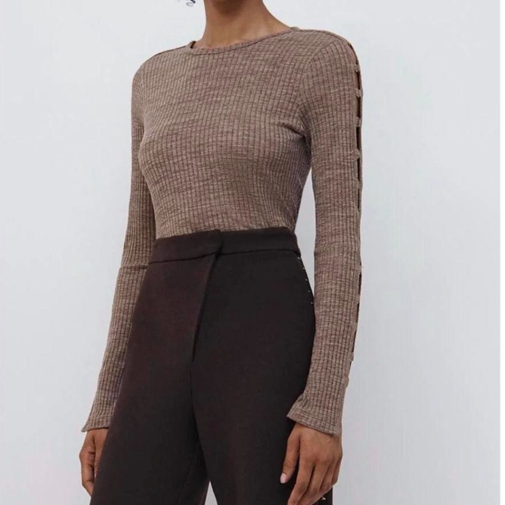 Rib long sleeve with cutout detail